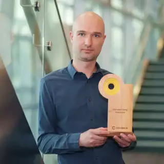 Circular Champion Kevin Loftus, holding Full Circle Award